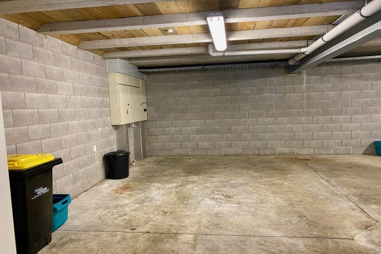 Photo of property in 50b Hawker Street, Mount Victoria, Wellington, 6011