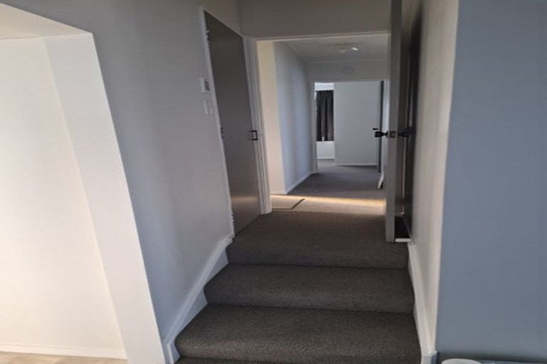 Photo of property in 4 Stroud Way, Newlands, Wellington, 6037