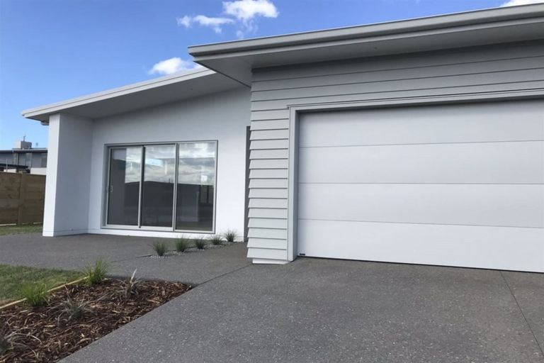 Photo of property in 11 Awatira Drive, Papamoa Beach, Papamoa, 3118