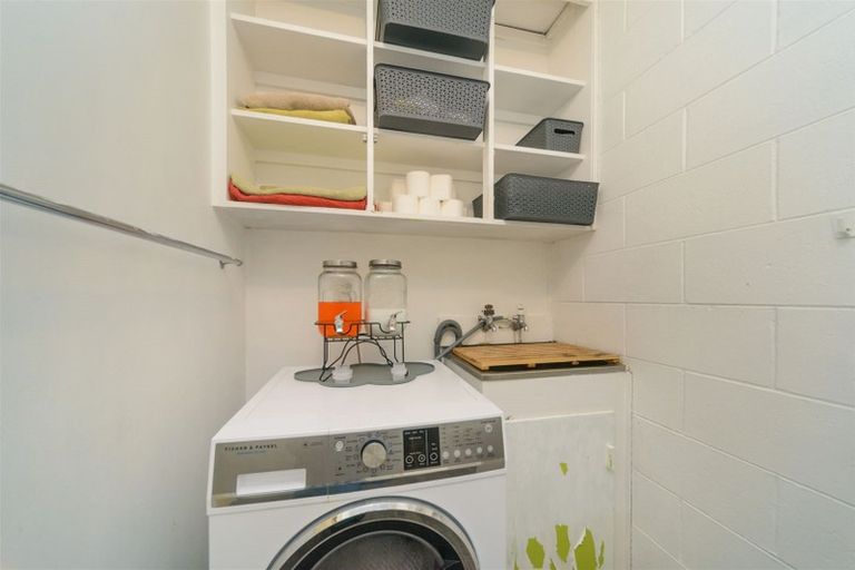 Photo of property in 12 Westmere Place, Takaro, Palmerston North, 4412