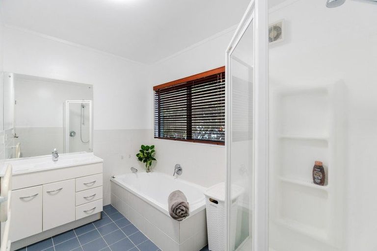 Photo of property in 3 Bluefin Way, West Harbour, Auckland, 0618
