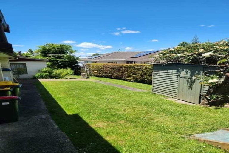 Photo of property in 547 Glenfield Road, Glenfield, Auckland, 0629