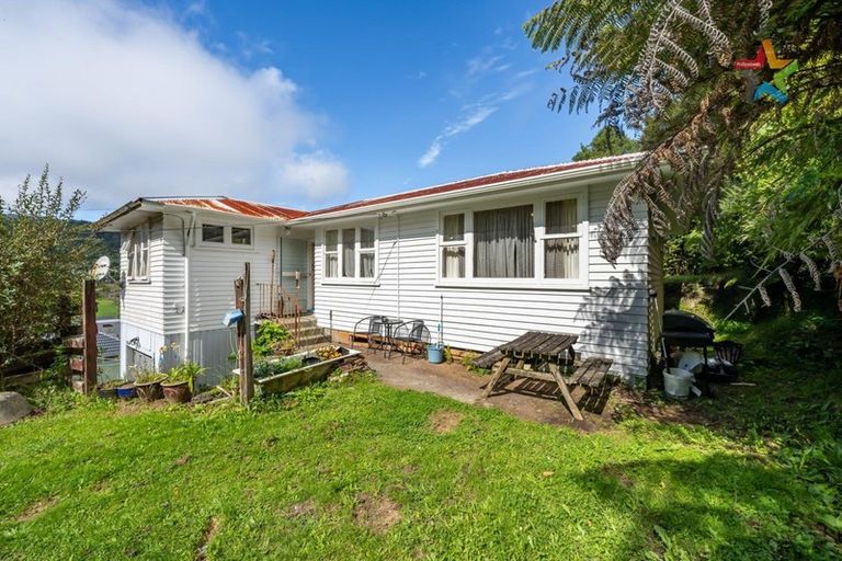 Photo of property in 29 Bird Grove, Stokes Valley, Lower Hutt, 5019