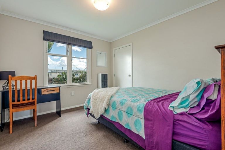 Photo of property in 1 Weber Place, Roslyn, Palmerston North, 4414