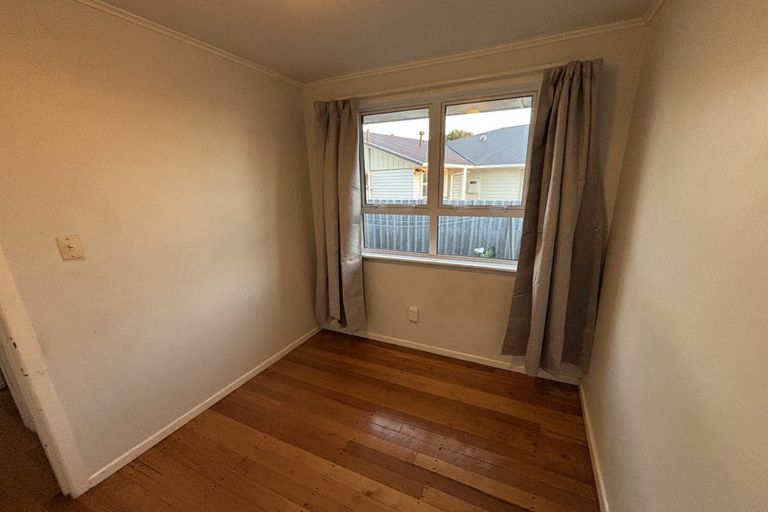 Photo of property in 1/24 Dale Crescent, Pakuranga, Auckland, 2010
