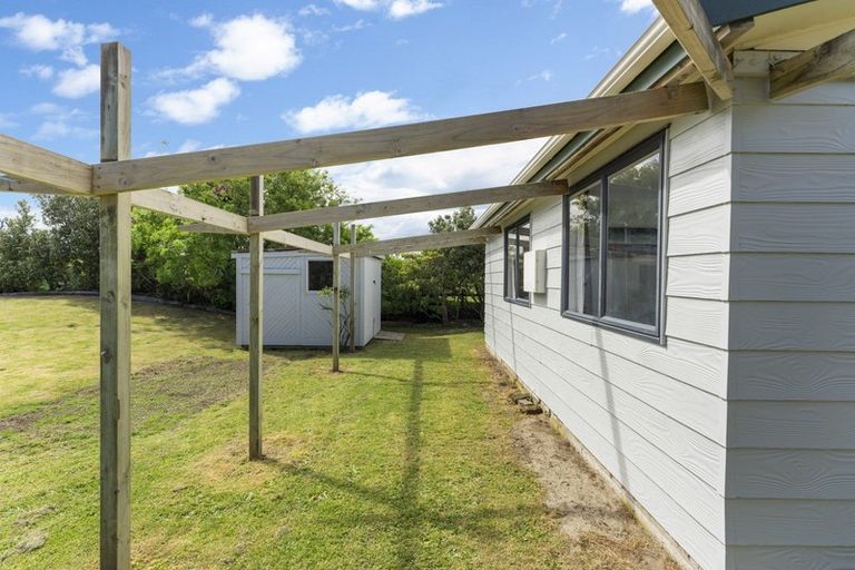 Photo of property in 8 Sand Dune Grove, Waikawa Beach, Manakau, 5573