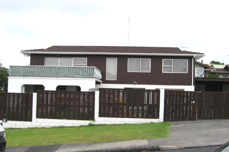 Photo of property in 63 Kirby Street, Glendene, Auckland, 0602