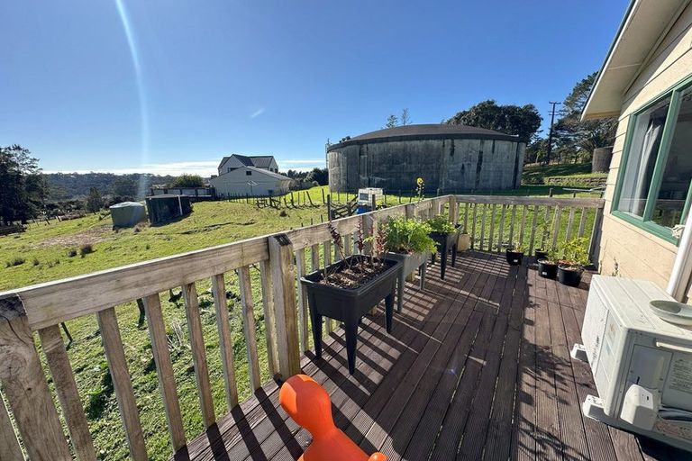 Photo of property in 451 Paremoremo Road, Paremoremo, Auckland, 0632