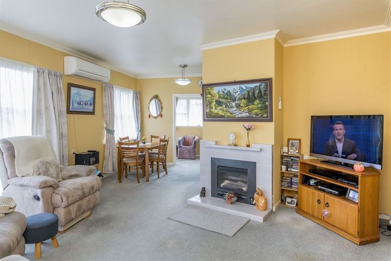 Photo of property in 591 Queen Street East, Levin, 5510