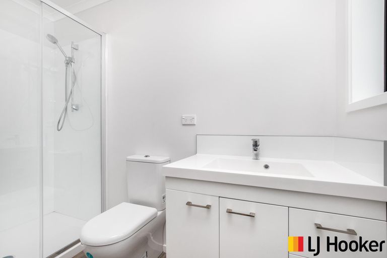 Photo of property in 17 Coolen Place, Tuakau, 2121