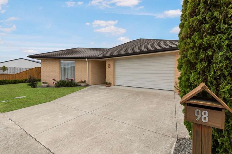 Photo of property in 98 Rosalie Terrace, Kelvin Grove, Palmerston North, 4414