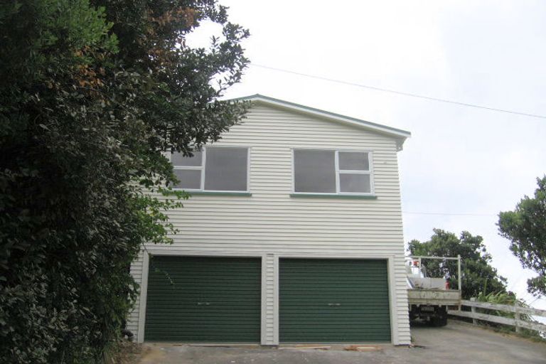 Photo of property in 143 Houghton Bay Road, Houghton Bay, Wellington, 6023