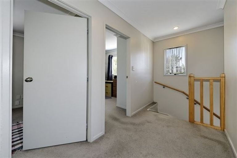 Photo of property in 2/129 Edmonton Road, Te Atatu South, Auckland, 0610