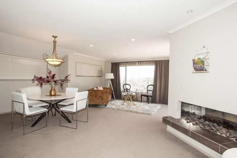 Photo of property in 2 Baverton Drive, Flat Bush, Auckland, 2016