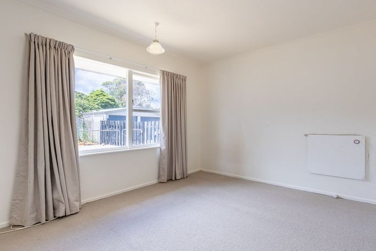 Photo of property in 15 Brazier Grove, Paraparaumu, 5032