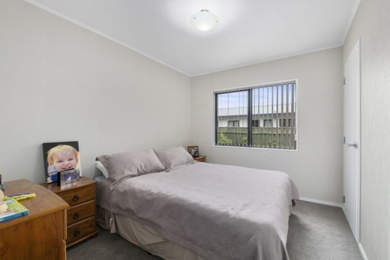 Photo of property in 71 Rhodes Drive, Kelvin Grove, Palmerston North, 4414