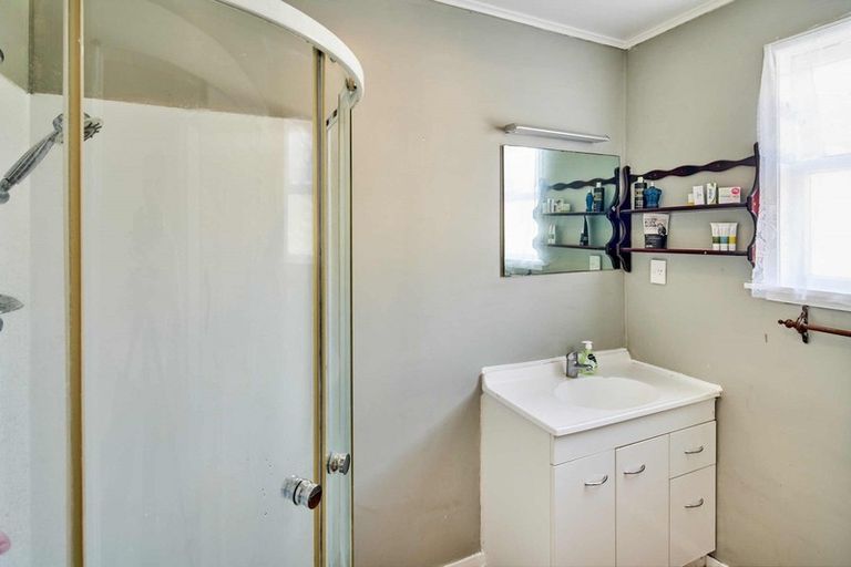 Photo of property in 218 Naenae Road, Naenae, Lower Hutt, 5011