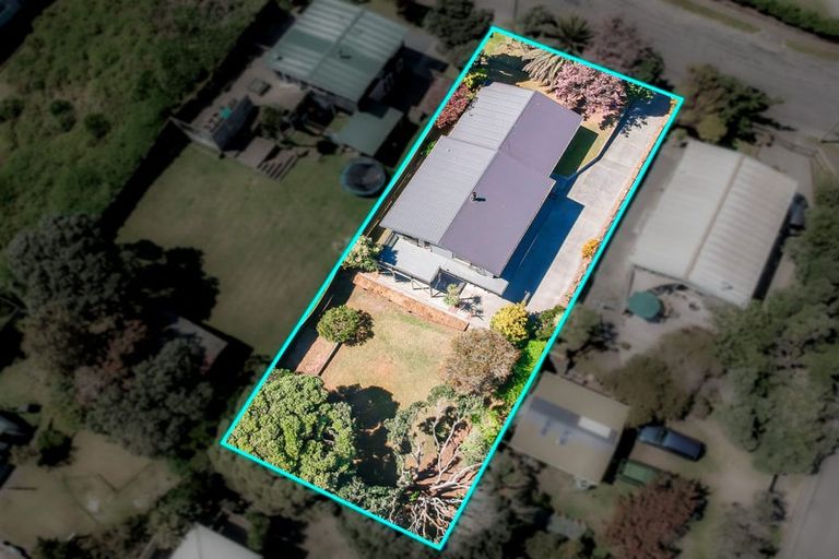 Photo of property in 3 Atua Street, Waikanae Beach, Waikanae, 5036