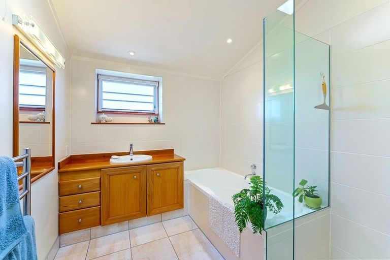 Photo of property in 64b Te Moana Road, Waikanae Beach, Waikanae, 5036