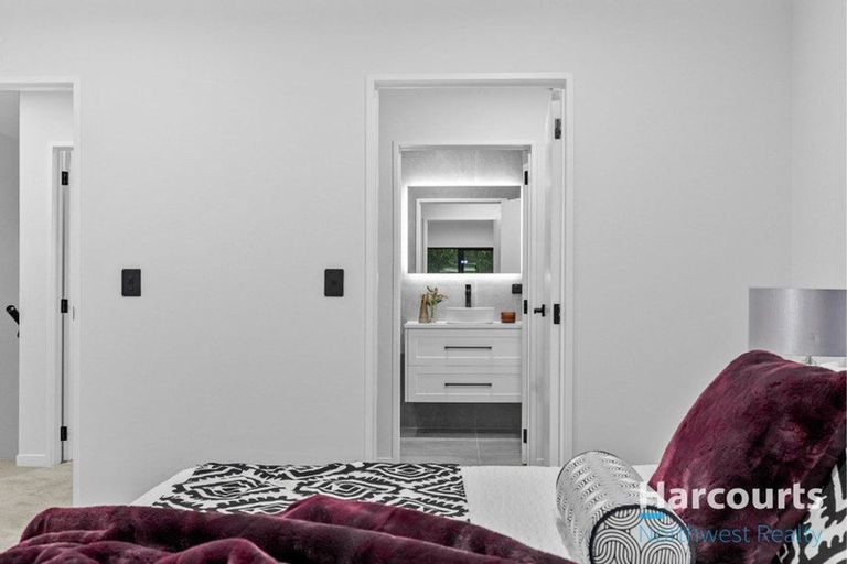 Photo of property in 56a Donovan Avenue, Massey, Auckland, 0614