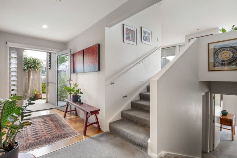 Photo of property in 30 Ngarata Avenue, Mount Maunganui, 3116