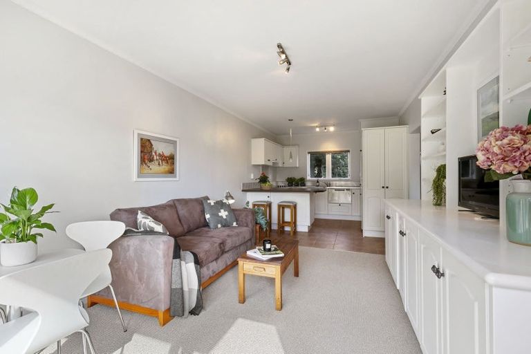Photo of property in Kingsgate Flats, 10 Austin Street, Mount Victoria, Wellington, 6011