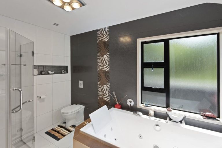 Photo of property in 36 Kawiu Road, Levin, 5510