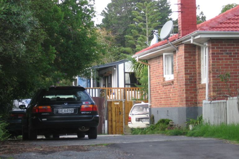 Photo of property in 2/140 Atkinson Road, Titirangi, Auckland, 0604