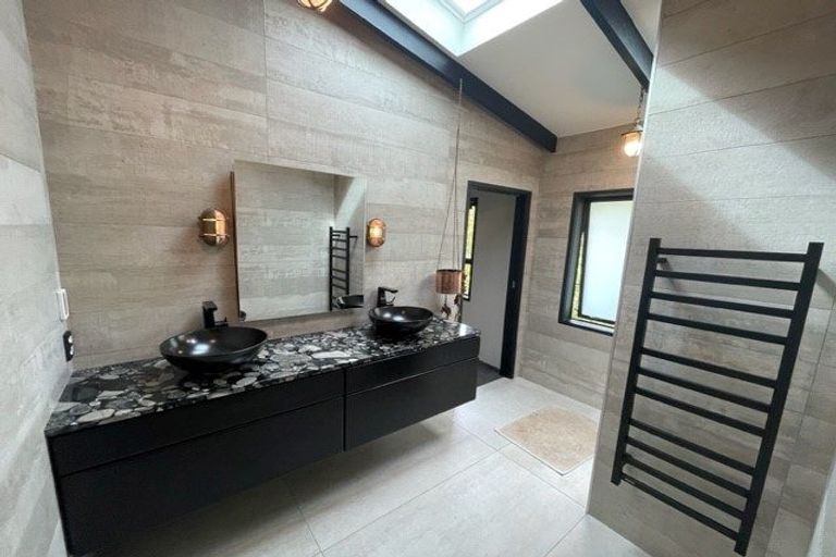 Photo of property in 20 Heathcote Road, Castor Bay, Auckland, 0620