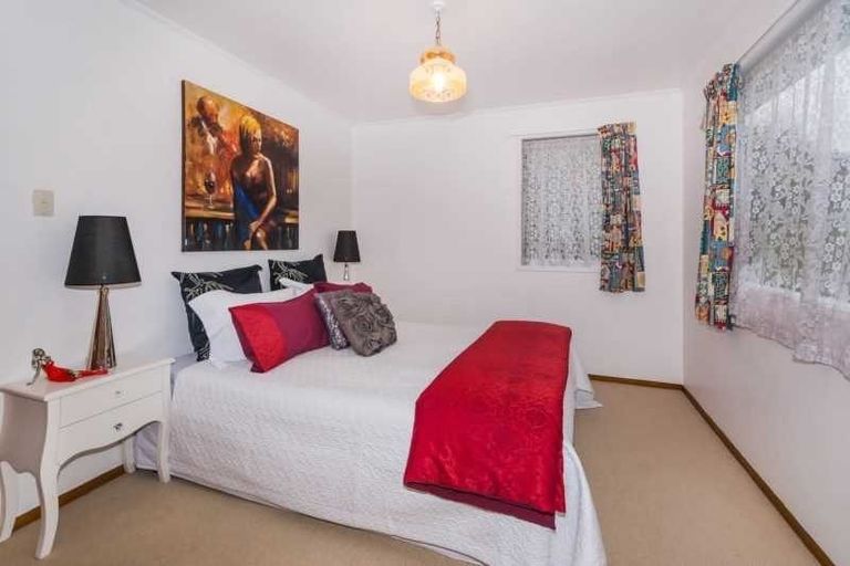 Photo of property in 76 Powrie Street, Glenfield, Auckland, 0629