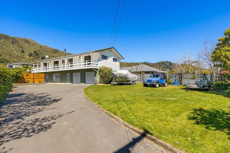 Photo of property in 296 Waikawa Road, Waikawa, Picton, 7220
