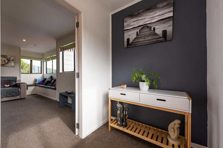 Photo of property in 54 Woodhouse Avenue, Karori, Wellington, 6012