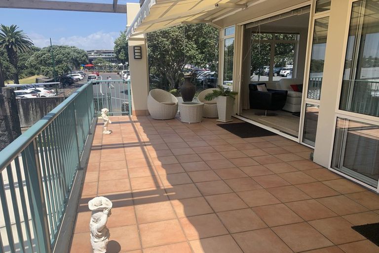 Photo of property in The Sands Apartments, 18/47 The Strand, Takapuna, Auckland, 0622