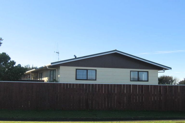 Photo of property in 55 Norfolk Crescent, Otaki Beach, Otaki, 5512