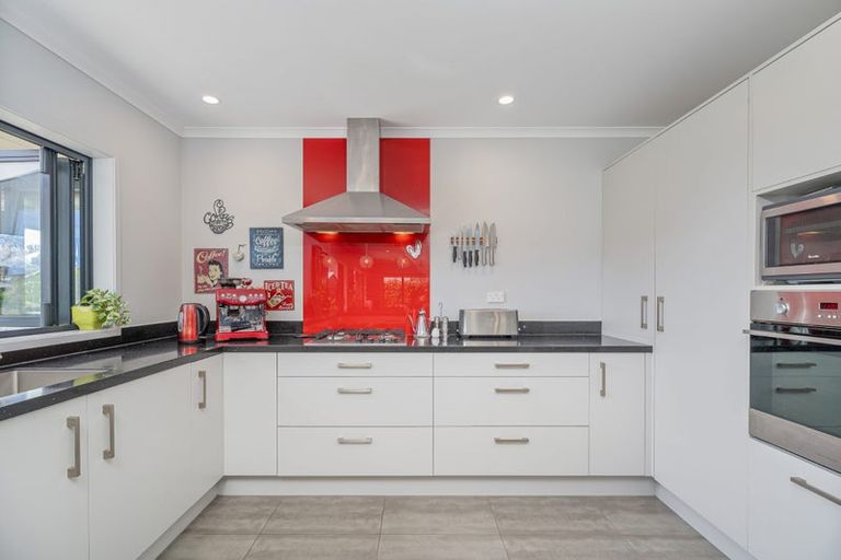 Photo of property in 28 Motukorure Parade, Cooks Beach, Whitianga, 3591