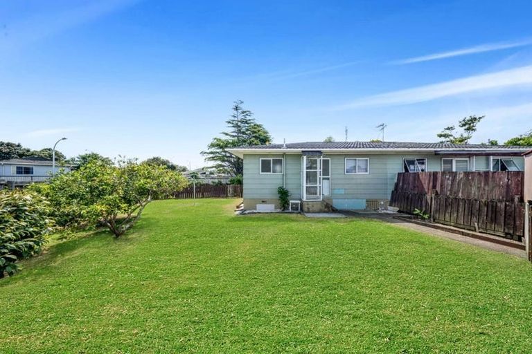 Photo of property in 1/23 Challen Close, Conifer Grove, Takanini, 2112