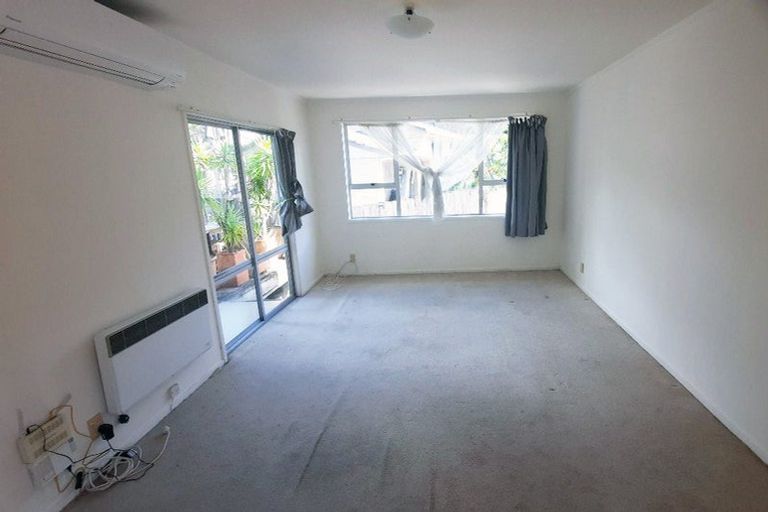 Photo of property in 1/14 Vonnell Place, Birkdale, Auckland, 0626