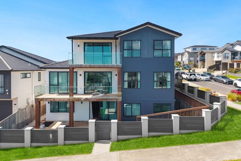 Photo of property in 2 Drumnaconagher Road, Flat Bush, Auckland, 2019