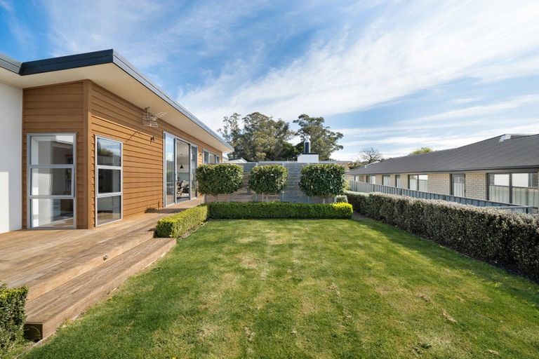 Photo of property in 21 Awa Toru Drive, Fairfield, Dunedin, 9018