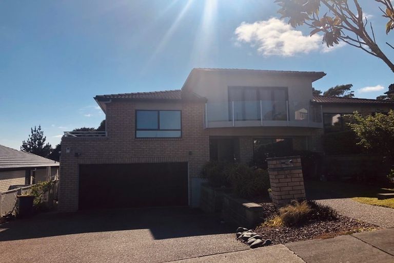 Photo of property in 14 Condor Place, Unsworth Heights, Auckland, 0632