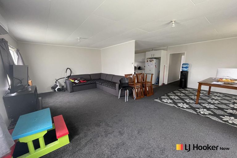 Photo of property in 2/5 Solveig Place, Randwick Park, Auckland, 2105