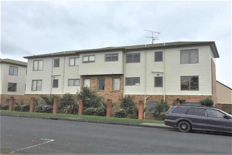 Photo of property in St Claire Village, 182/172 Mcleod Road, Te Atatu South, Auckland, 0610