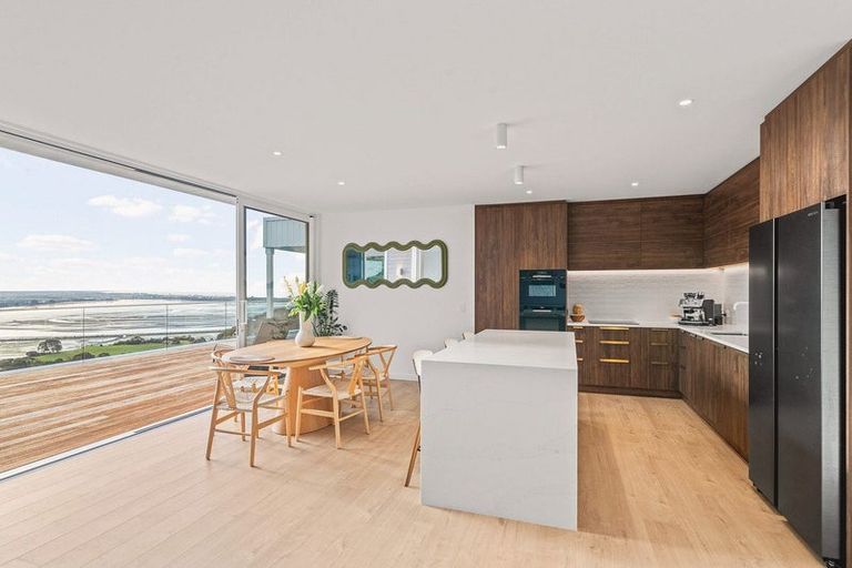 Photo of property in 13 Saint Remy Lane, Redcliffs, Christchurch, 8081