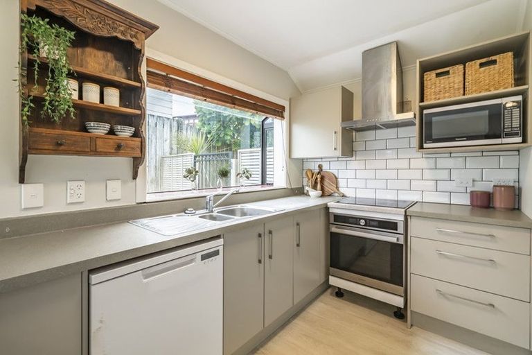 Photo of property in 66 Woodhouse Avenue, Karori, Wellington, 6012