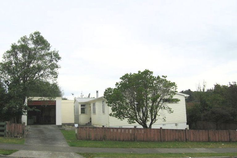 Photo of property in 6 Aniseed Grove, Timberlea, Upper Hutt, 5018