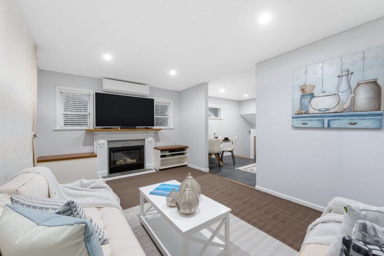 Photo of property in 52 Woodside Road, Massey, Auckland, 0614