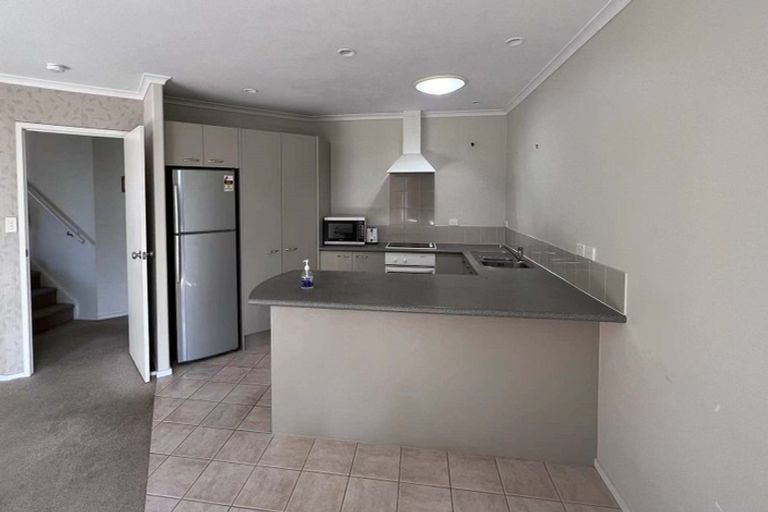 Photo of property in 5 Sunvista Avenue, Oteha, Auckland, 0632