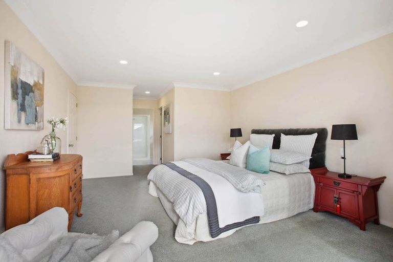 Photo of property in 11 Conacher Close, East Tamaki Heights, Auckland, 2016