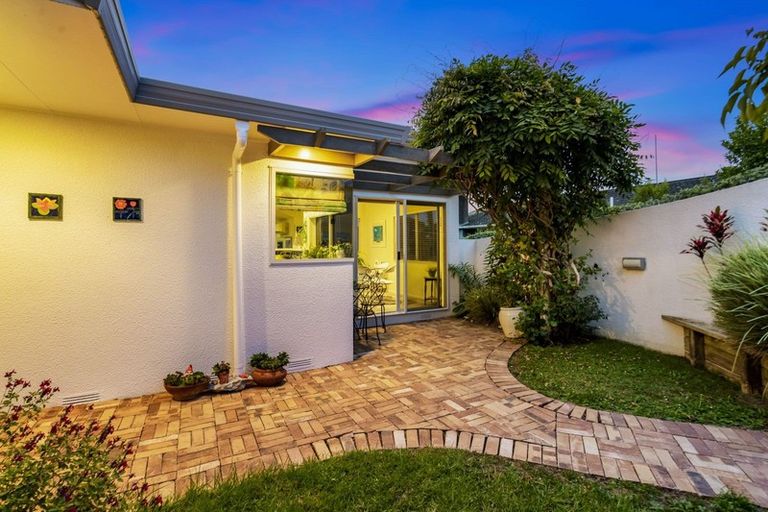 Photo of property in 17a Beach Road, Manly, Whangaparaoa, 0930