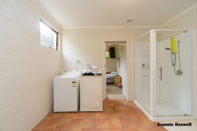 Photo of property in 14 Wikiriwhi Crescent, Awapuni, Palmerston North, 4412